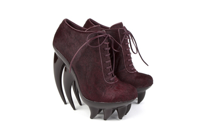 ガガやビョークも愛用のイリス・ヴァン・ヘルペン×ユナイテッドヌード - 牙モチーフの新しいシューズ