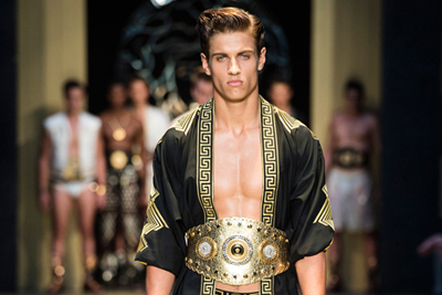 ヴェルサーチ 2013年春夏メンズコレクション - ボクサーがテーマの現代版グラディエータースタイル