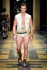 ヴェルサーチ 2013年春夏メンズコレクション - ボクサーがテーマの現代版グラディエータースタイル｜写真7