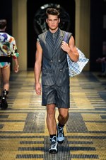 ヴェルサーチ 2013年春夏メンズコレクション - ボクサーがテーマの現代版グラディエータースタイル｜写真24
