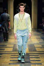 ヴェルサーチ 2013年春夏メンズコレクション - ボクサーがテーマの現代版グラディエータースタイル｜写真31