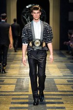 ヴェルサーチ 2013年春夏メンズコレクション - ボクサーがテーマの現代版グラディエータースタイル｜写真51