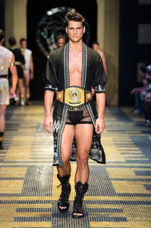 ヴェルサーチ 2013年春夏メンズコレクション - ボクサーがテーマの現代版グラディエータースタイル｜写真4