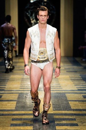 ヴェルサーチ 2013年春夏メンズコレクション - ボクサーがテーマの現代版グラディエータースタイル｜写真7