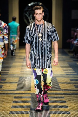 ヴェルサーチ 2013年春夏メンズコレクション - ボクサーがテーマの現代版グラディエータースタイル｜写真22