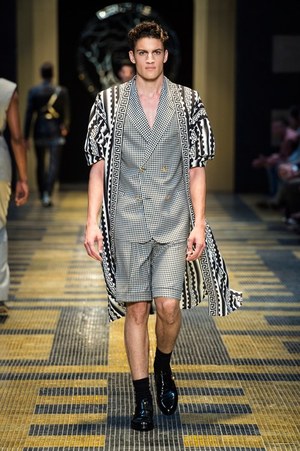 ヴェルサーチ 2013年春夏メンズコレクション - ボクサーがテーマの現代版グラディエータースタイル｜写真29