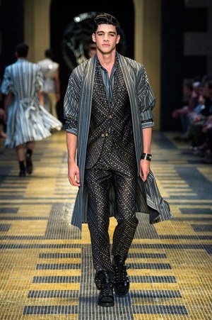 ヴェルサーチ 2013年春夏メンズコレクション - ボクサーがテーマの現代版グラディエータースタイル｜写真30
