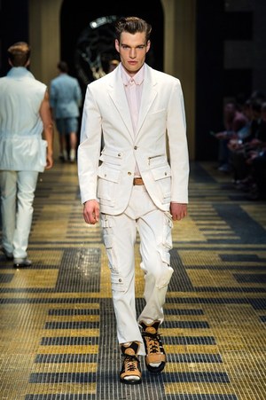 ヴェルサーチ 2013年春夏メンズコレクション - ボクサーがテーマの現代版グラディエータースタイル｜写真34