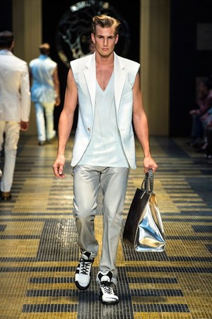 ヴェルサーチ 2013年春夏メンズコレクション - ボクサーがテーマの現代版グラディエータースタイル｜写真35