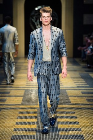 ヴェルサーチ 2013年春夏メンズコレクション - ボクサーがテーマの現代版グラディエータースタイル｜写真45