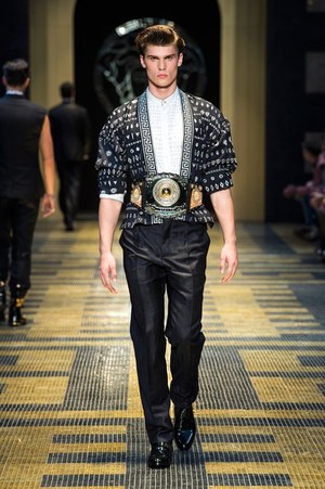 ヴェルサーチ 2013年春夏メンズコレクション - ボクサーがテーマの現代版グラディエータースタイル｜写真51