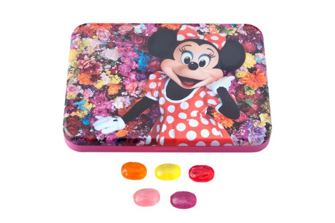 東京ディズニーランド 蜷川実花のコラボグッズ ミニーマウス デイジーダックのクッションやミラー ファッションプレス