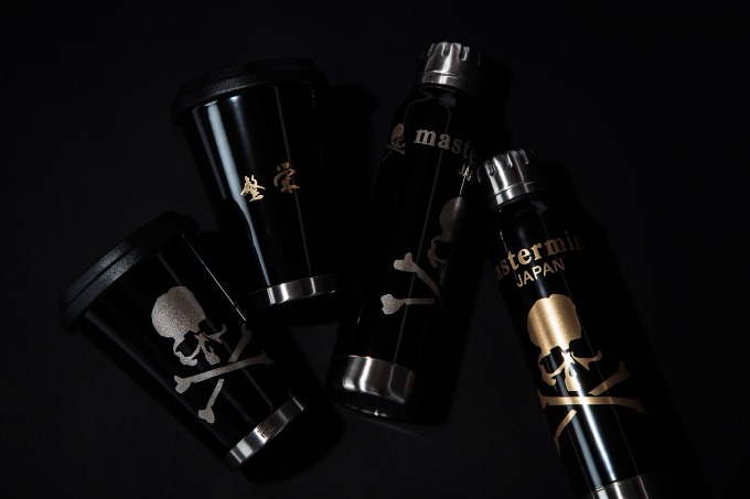 マスターマインド・ジャパン×サーモ マグのタンブラー＆ボトル、漆塗りボディにロゴをデザイン