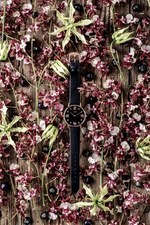 ニコライ バーグマン×エルラーセン「花」モチーフの腕時計