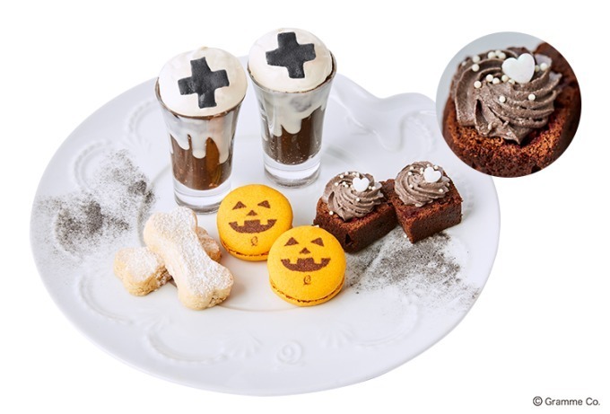 Q-pot CAFE. のハロウィンスイーツ、"オバケちゃん"ケーキをフランボワーズ注射で治療！｜写真5