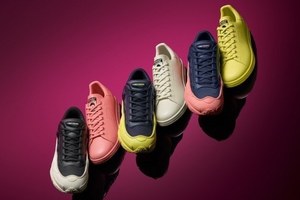 アディダス バイ ラフ・シモンズのスニーカー「オズウィーゴ」「スタンスミス」新色登場