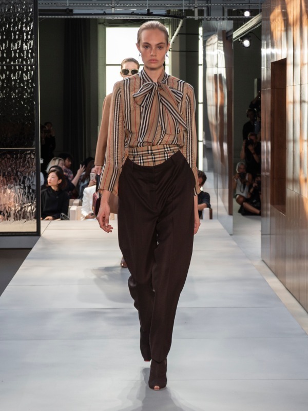 バーバリー(BURBERRY) 2019年春夏ウィメンズコレクション  - 写真9