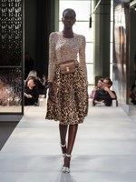 バーバリー 19春夏ウィメンズコレクション - 英国の折衷主義を讃えて、リカルド・ティッシ初シーズン｜写真13