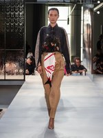 バーバリー 19春夏ウィメンズコレクション - 英国の折衷主義を讃えて、リカルド・ティッシ初シーズン｜写真27