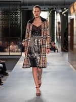 バーバリー 19春夏ウィメンズコレクション - 英国の折衷主義を讃えて、リカルド・ティッシ初シーズン｜写真35