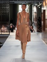 バーバリー 19春夏ウィメンズコレクション - 英国の折衷主義を讃えて、リカルド・ティッシ初シーズン｜写真45
