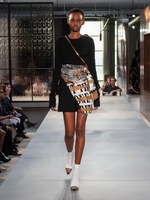 バーバリー 19春夏ウィメンズコレクション - 英国の折衷主義を讃えて、リカルド・ティッシ初シーズン｜写真77