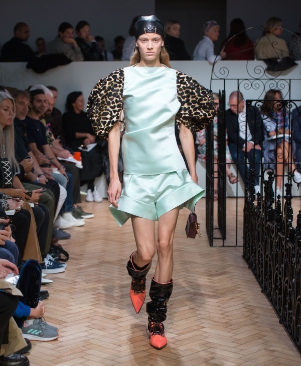 ジェイ ダブリュー アンダーソン(JW Anderson) 2019年春夏ウィメンズコレクション  - 写真19