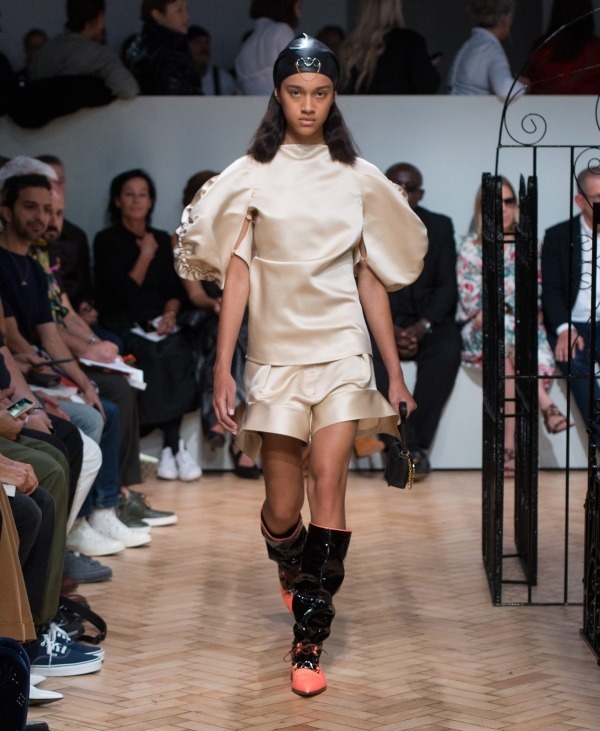 ジェイ ダブリュー アンダーソン(JW Anderson) 2019年春夏ウィメンズコレクション  - 写真23