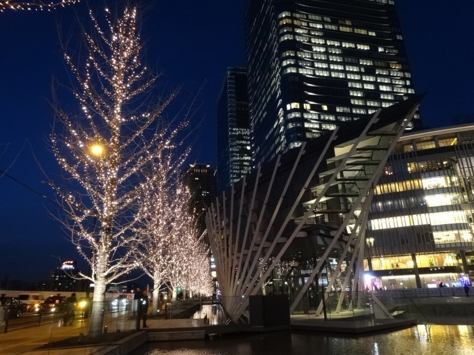 グランフロント大阪のクリスマス - スワロフスキークリスタルが輝くツリーや屋外スケート｜写真2