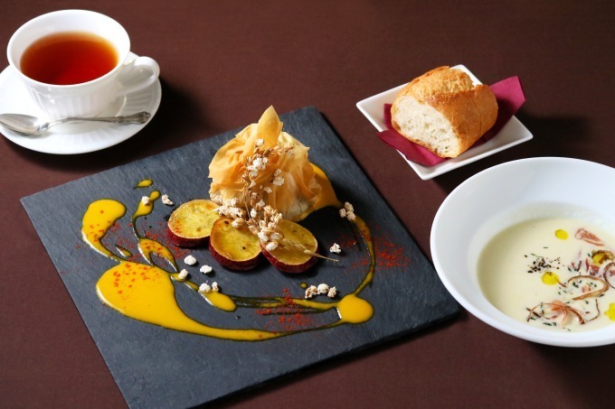 タイアップランチ「The Modern」(前菜+メイン+パン+コーヒー or 紅茶) 2,160円(税込) ※提供時間 11:00~14:00