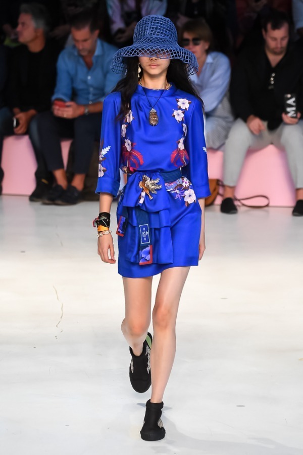 【トレンドカラー】ETRO スモールレザーウォレット エトロ(ETRO) 2019年春夏ウィメンズコレクション - ファッション