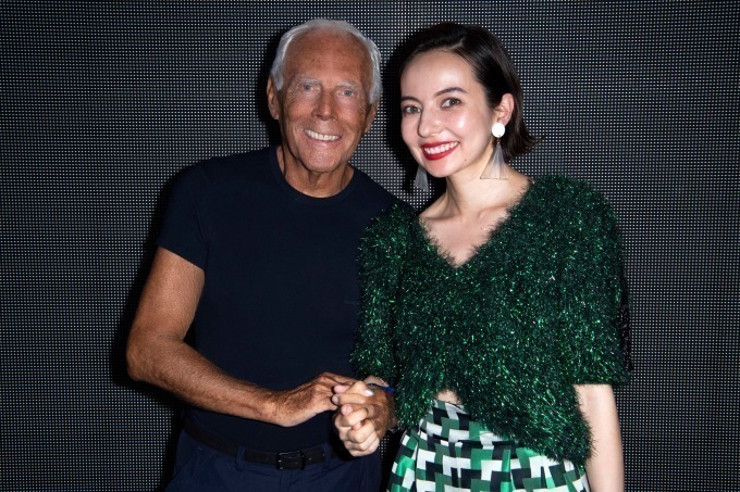 ファッションショー｜エンポリオ アルマーニ史上初メンズ＆ウィメンズ合同ショー、“空の玄関口”空港で開催、ベッキーがミラノ初参戦