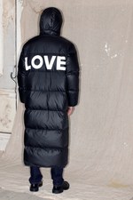 キャサリン イー ハムネット×デュベティカのダウン、ユニセックスのオーバーサイズパーカーなど5型｜写真8