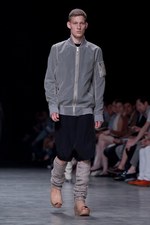 リック・オウエンス 2013年春夏コレクション - 男性の持つ、信念と芯の強さをデザインに｜写真35