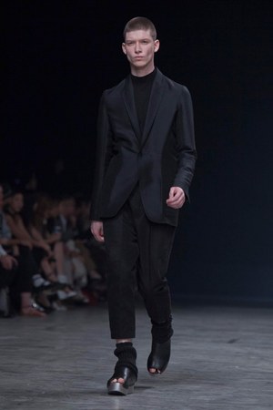 リック・オウエンス 2013年春夏コレクション - 男性の持つ、信念と芯の強さをデザインに｜写真3