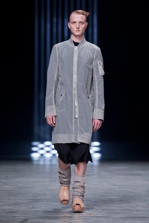 リック・オウエンス 2013年春夏コレクション - 男性の持つ、信念と芯の強さをデザインに｜写真37