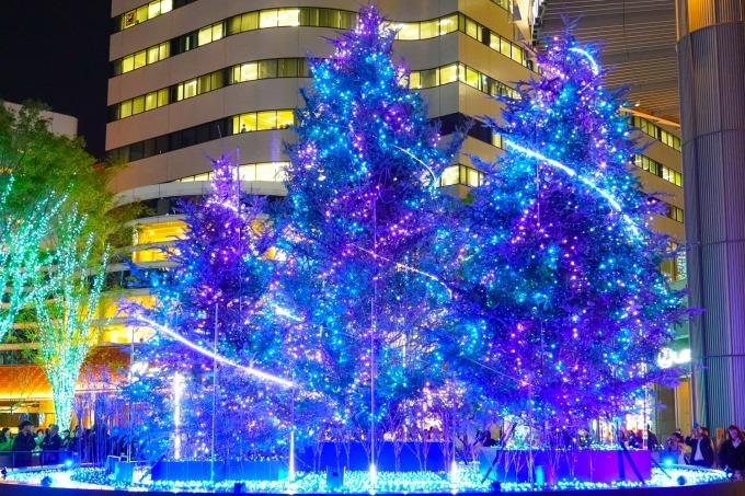 東京ミッドタウン日比谷の初イルミネーション、宇宙を表現したクリスマスツリー＆季節で変わるライトアップ｜写真6