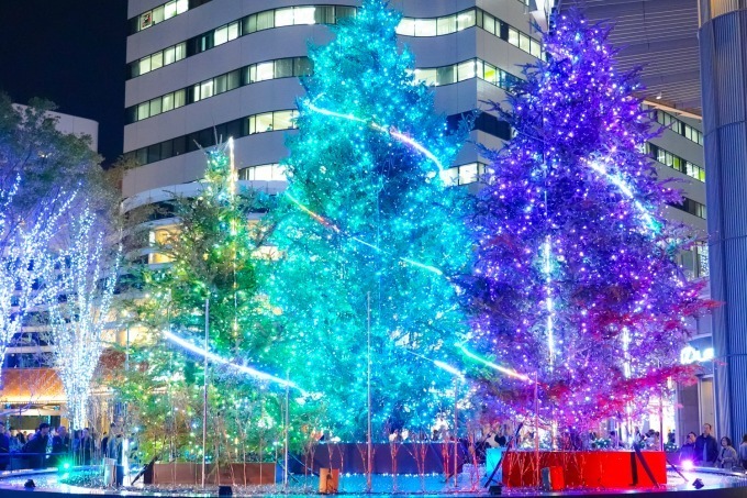 東京ミッドタウン日比谷の初イルミネーション、宇宙を表現したクリスマスツリー＆季節で変わるライトアップ｜写真3