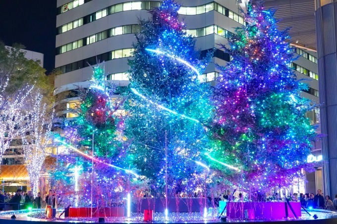 東京ミッドタウン日比谷の初イルミネーション、宇宙を表現したクリスマスツリー＆季節で変わるライトアップ｜写真4
