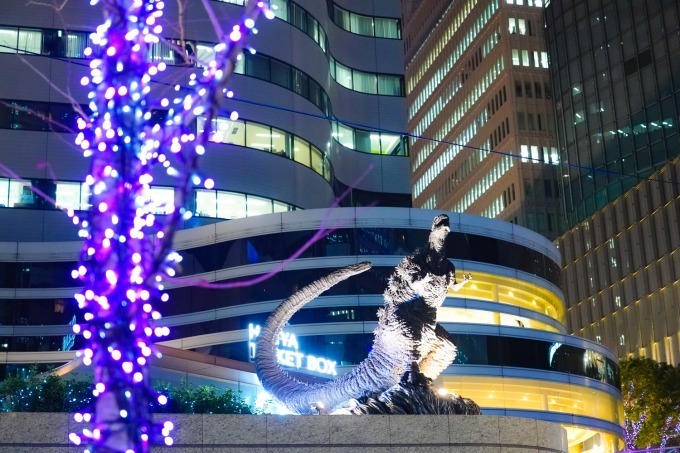 東京ミッドタウン日比谷の初イルミネーション、宇宙を表現したクリスマスツリー＆季節で変わるライトアップ｜写真15