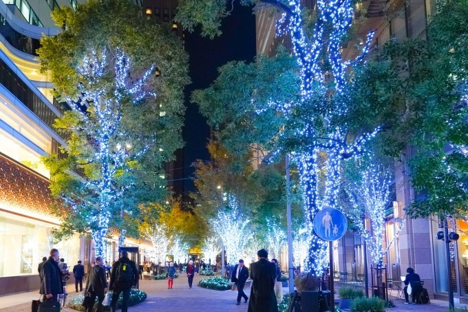 東京ミッドタウン日比谷の初イルミネーション、宇宙を表現したクリスマスツリー＆季節で変わるライトアップ｜写真8