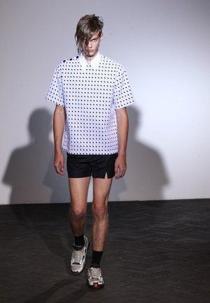 ラフ シモンズ 2013年春夏メンズコレクション - 中性的な魅力にあふれた、少年たちの儚い美｜写真13