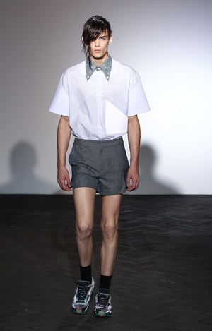 ラフ シモンズ 2013年春夏メンズコレクション - 中性的な魅力にあふれた、少年たちの儚い美｜写真27
