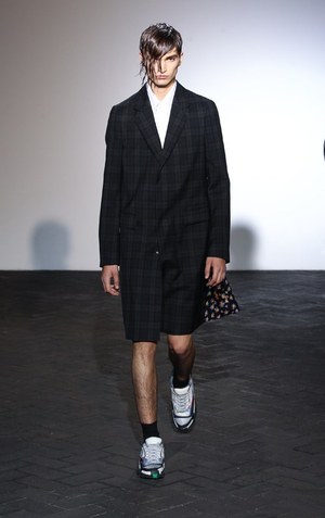 ラフ シモンズ 2013年春夏メンズコレクション - 中性的な魅力にあふれた、少年たちの儚い美｜写真38