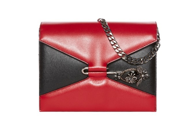 アレキサンダー・マックイーン新作バッグ「ザ・ピン」蝶や蜘蛛のジュエルドピンを飾って