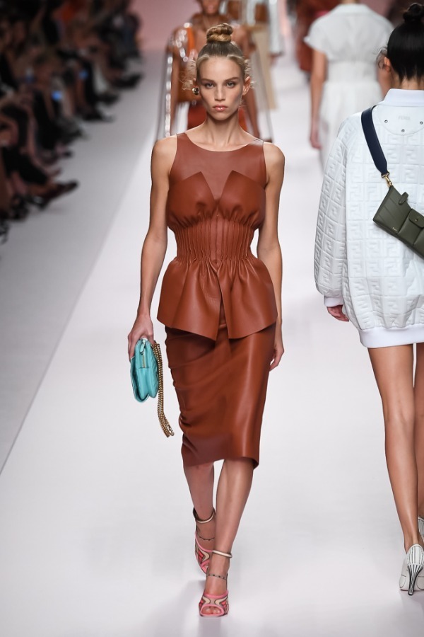 フェンディ(FENDI) 2019年春夏ウィメンズコレクション シルエット - 写真7