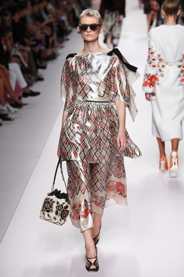 フェンディ(FENDI) 2019年春夏ウィメンズコレクション シルエット - 写真42