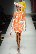 モスキーノ 2019年春夏コレクション - ファッションはドラマティックな時を越えて生まれる｜写真4