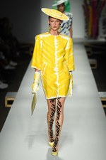 モスキーノ 2019年春夏コレクション - ファッションはドラマティックな時を越えて生まれる｜写真5