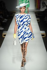 モスキーノ 2019年春夏コレクション - ファッションはドラマティックな時を越えて生まれる｜写真6